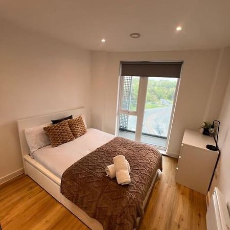 2 Bed Corner Apartment With Gym Manchester Exterior photo