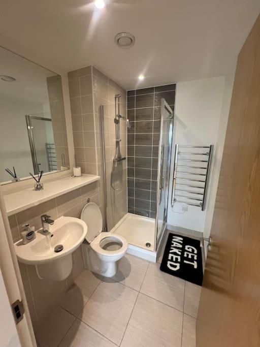2 Bed Corner Apartment With Gym Manchester Exterior photo